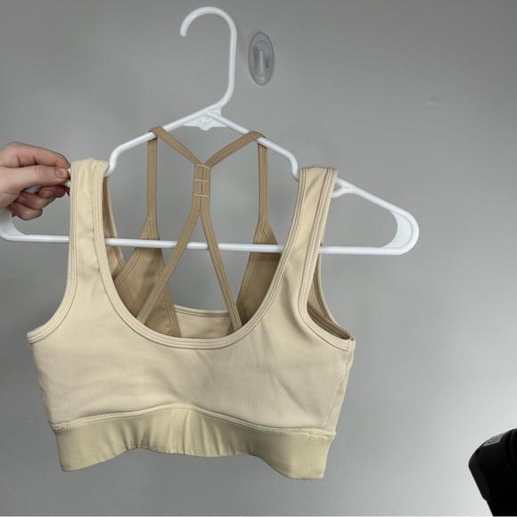 Bo+Tee Layered Keyhole Sports Bra Athletic Top Workout Tank Cream Size XS - Picture 8 of 15